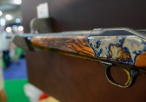 Телеграм-канал SHOT сообщает, что в Свердловской области тесть застрелил своего зятя на охоте. Мужчина утверждает, что это произошло случайно. 