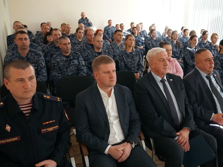 Псковским росгвардейцам вручили ведомственные награды