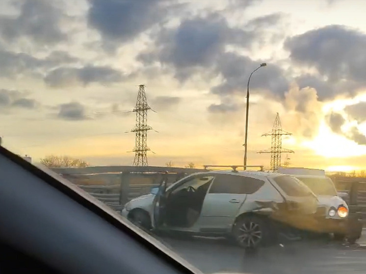 Появилось видео с места массовой аварии в Твери на Мигаловском мосту