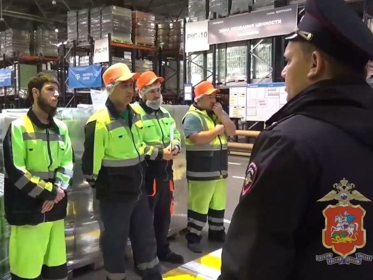 После рейда из округа Химки выдворят более 60 мигрантов