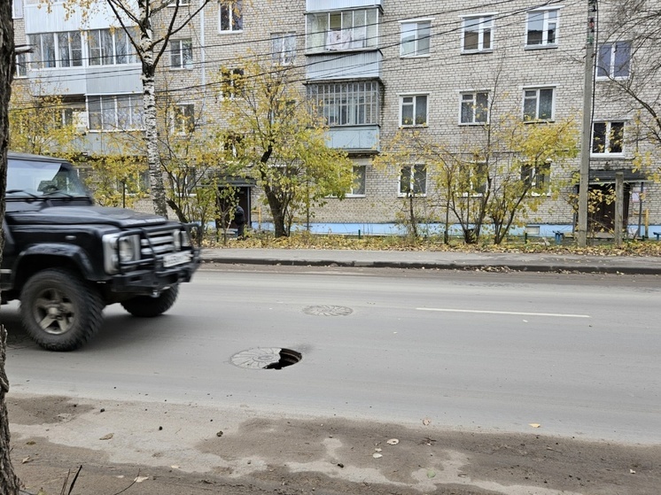 Жители Кимр Тверской области боятся лопнувшего люка