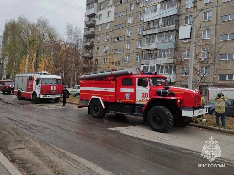 При пожаре в уфимской многоэтажке спасли трех человек