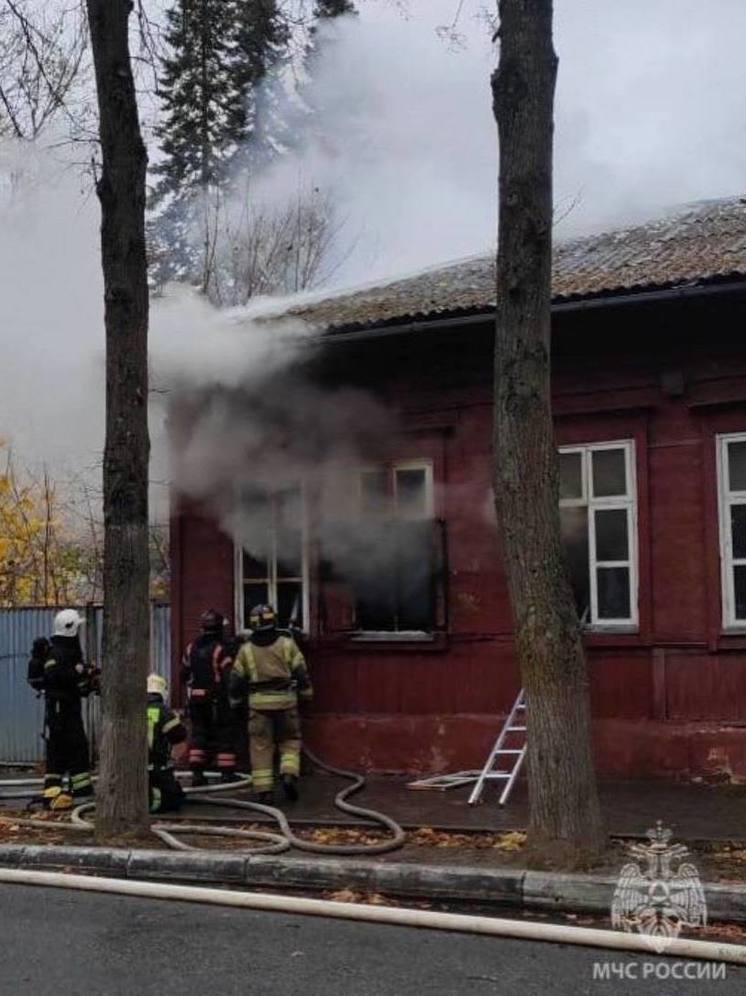 В Калуге подожгли заброшенный дом