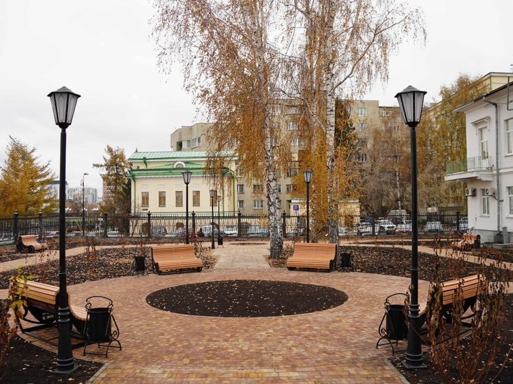 Открыли благоустроенный сквер Свердловской областной больницы №2