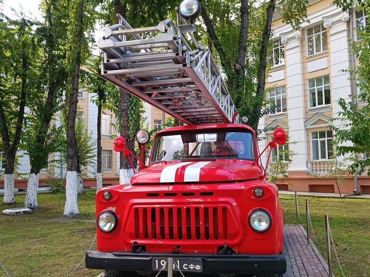 В Екатеринбурге горел двухэтажный дом