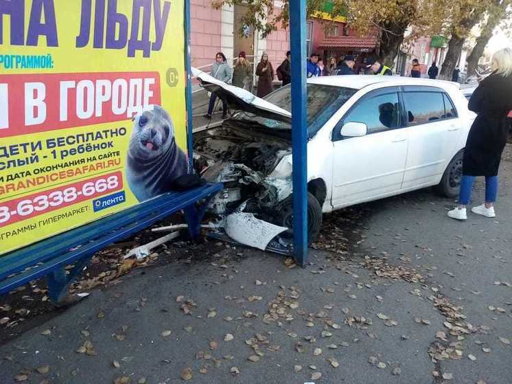 Суд вынес приговор водителю, сбившему насмерть пешехода на остановке в Барнауле