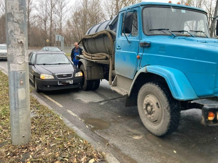 В Ярославле жители жалуются на пробки из-за очереди на шиномонтаж