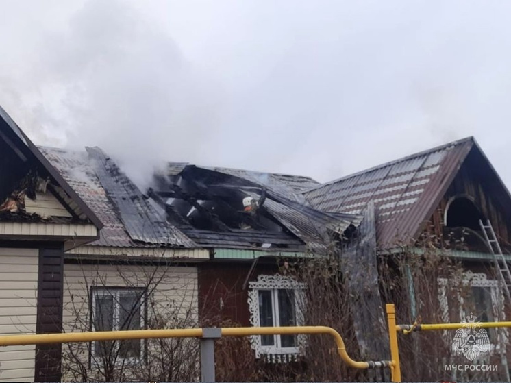 В селе Уртам Томской области горел жилой дом с верандой