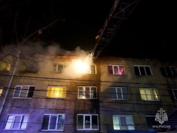 Мужчина погиб при пожаре в многоквартирном доме на улице Химиков в Омске