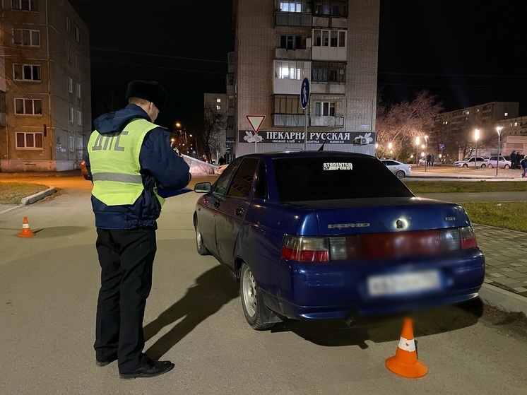 В Каменске-Уральском автомобиль сбил женщину и ребенка