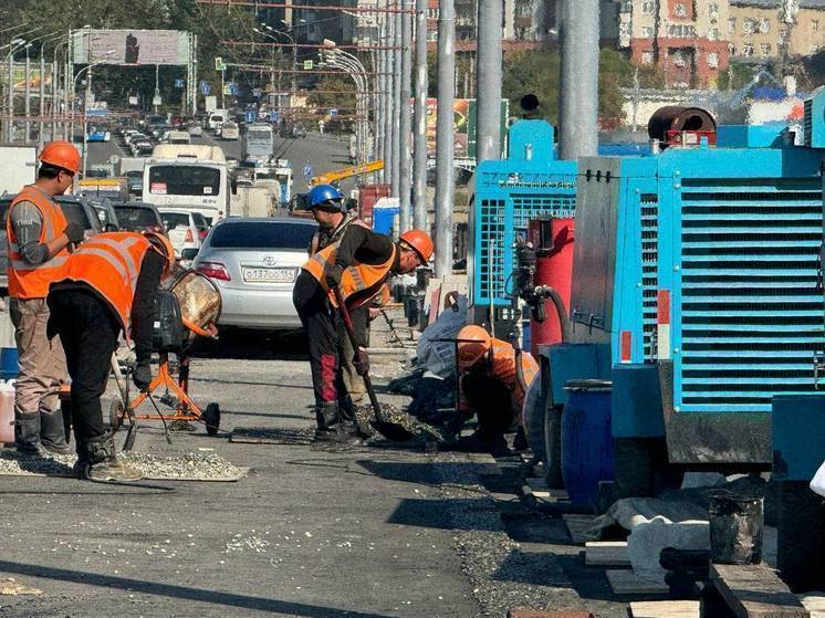 Огромная пробка образовалась на Октябрьском мосту Новосибирска