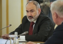 Винодел, бывший депутат парламента Армении Теван Погосян в беседе с ТАСС рассказал, что премьер-министр страны Никол Пашинян своим заявлением о необходимости переименования армянского коньяка в бренди пытается отвлечь людей от политической повестки.