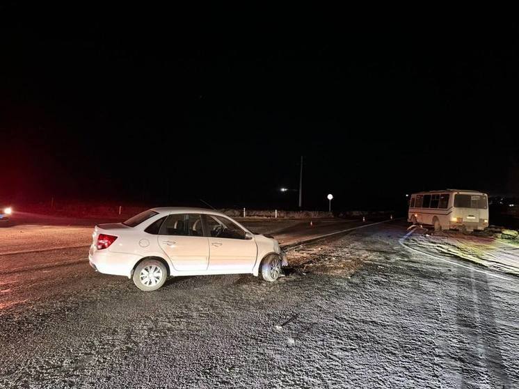  В Буденновском округе столкнулись автомобиль и автобус