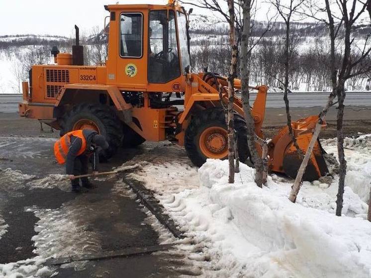 Глава Мурманска: за день в городе убрано 150 кубометров снега