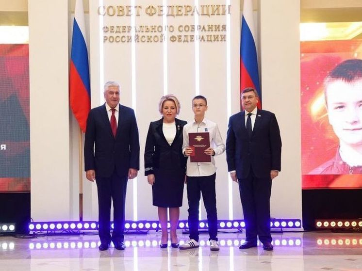14-летнего орловца удостоили медали за мужество