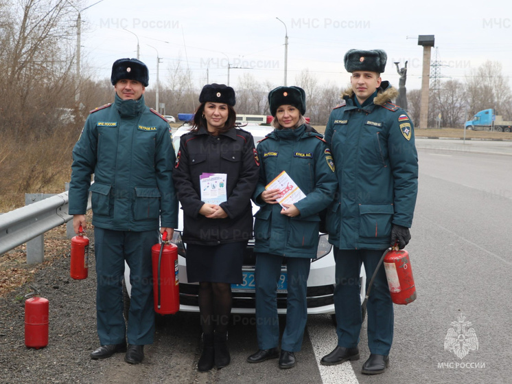 В столице Хакасии сотрудники МЧС и ГИБДД провели акцию «Огнетушитель»