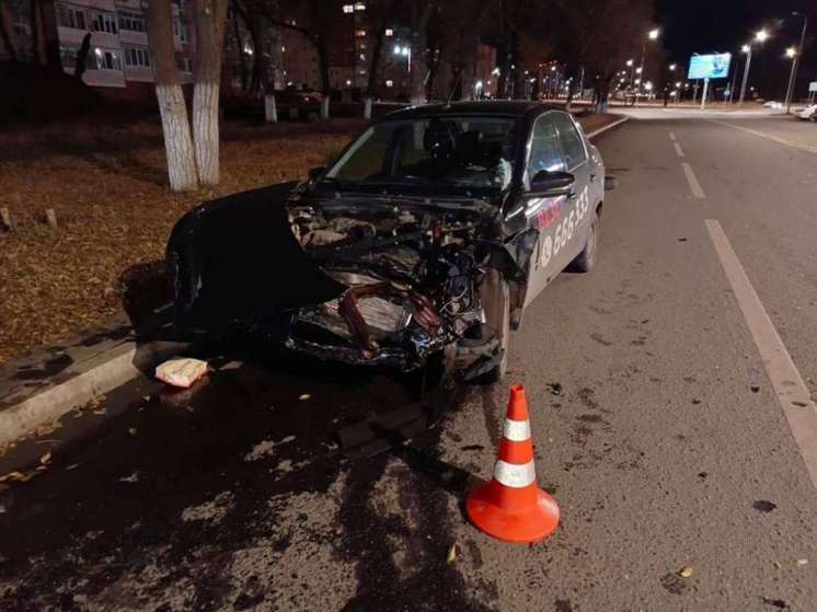 В Оренбурге произошла авария: пострадало три человека, пять автомобилей повреждены