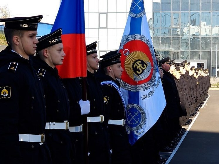 Первые нахимовцы в мариупольском училище дали присягу