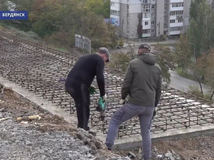 Шефы из Твери строят новую смотровую площадку в Бердянске