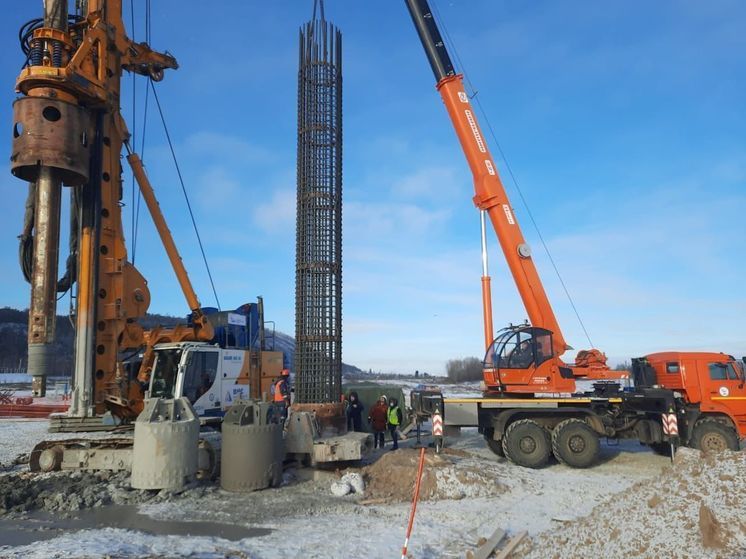 Первые сваи Ленского моста успешно прошли штамповые испытания