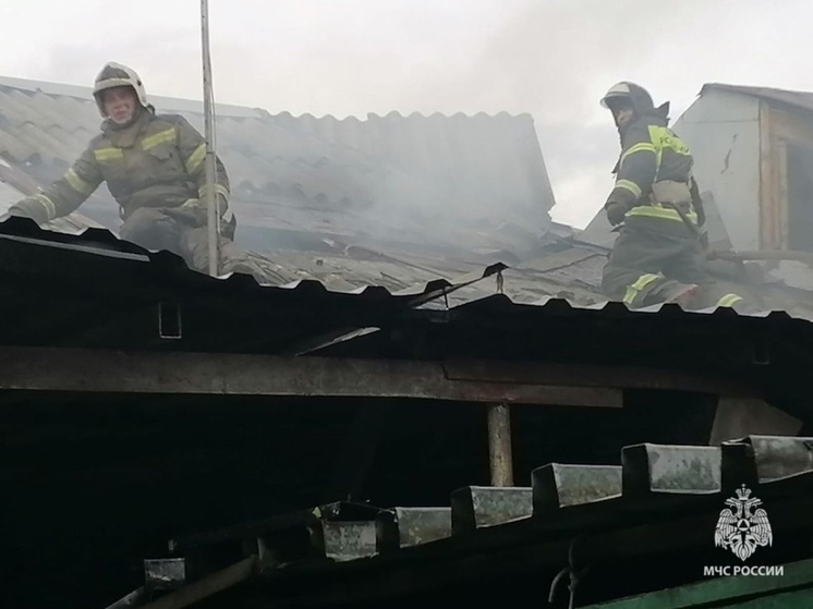 В Волгодонске сгорел частный дом на Пионерской из-за обрыва проводов