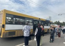 В Барнауле водитель автобуса №35 сбил женщину-пешехода. Это случилось 3 ноября в 11 часов на пересечении улиц Георгиева и 50 лет СССР.