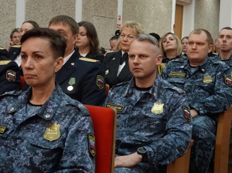 Константин Сомов поздравил с праздником судебных приставов
