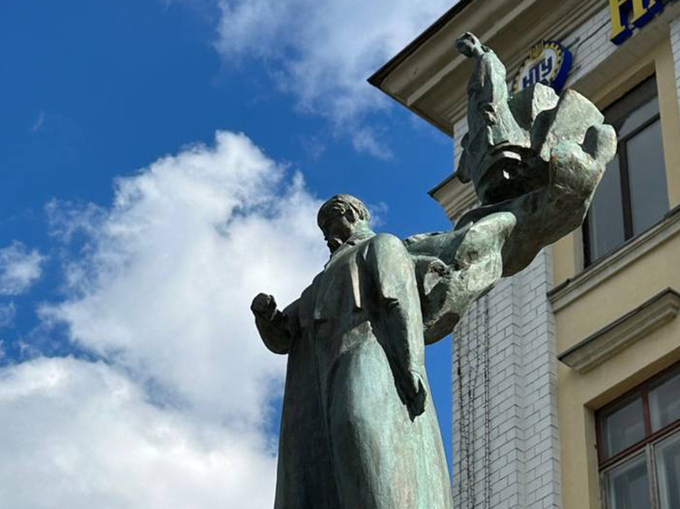 Монументы российских и советских деятелей пойдут под снос