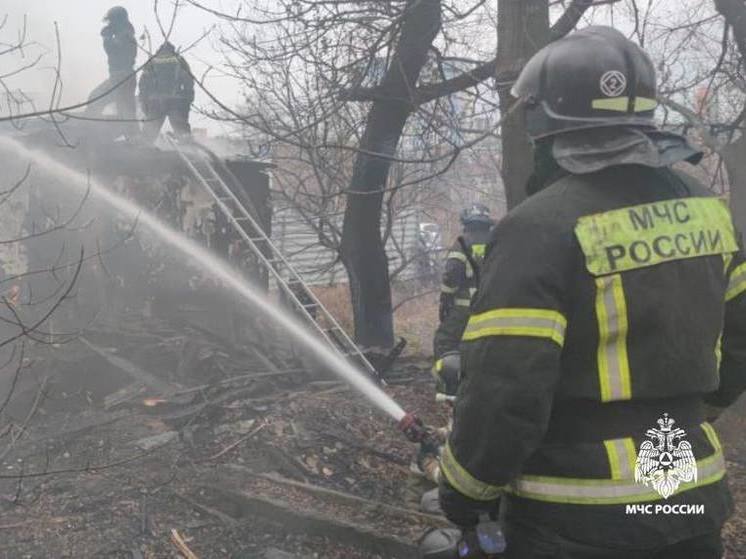 Нежилой дом горел во Владивостоке