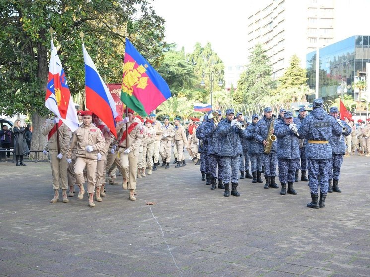 Юнармейский парад прошёл в Сочи в преддверии Дня народного единства