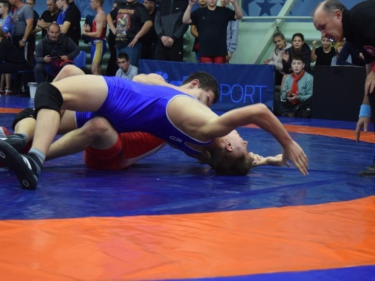 В столице ДНР провели Чемпионат Республики по спортивной борьбе