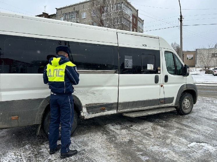 В Первоуральске микроавтобус с пассажирами попал в ДТП с легковушкой