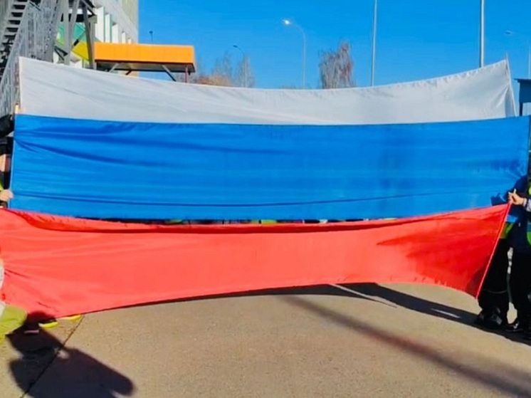 В поселке Волховец прошел флешмоб, посвященный Дню народного единства