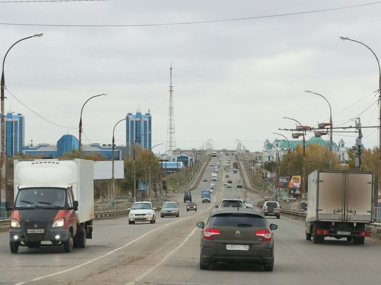 В Астрахани на Кубанском и Старом моста отремонтируют дороги