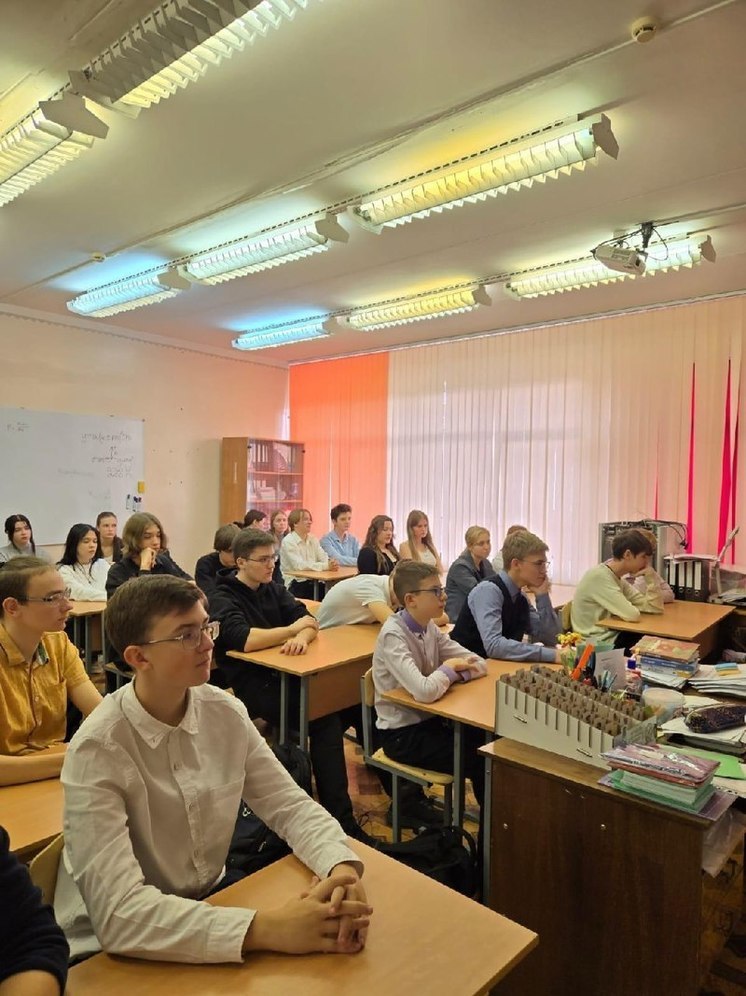 Десятиклассникам 7-й школы Серпухова рассказали о цифровых инновациях в управлении