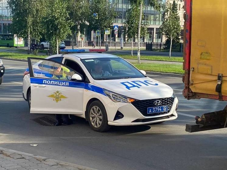 Автомобилистка врезалась в три припаркованные машины на Ленина в Барнауле