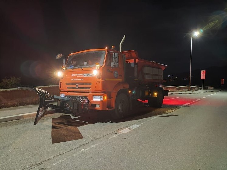 В Крыму Ангарский и Грушевский перевалы находятся под контролем дорожников