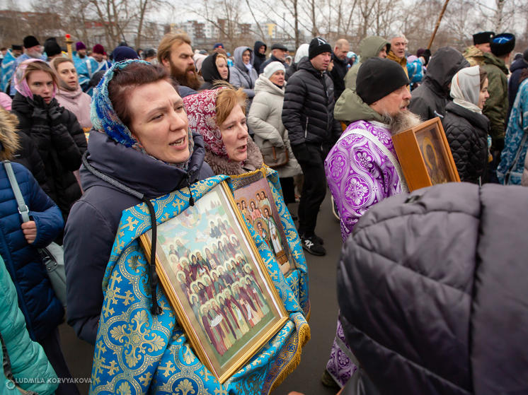 Горожане с иконами в руках прошли по Петрозаводску