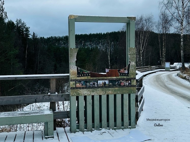 Вандалы испортили памятный плакат на месте съемок «Любовь и голуби»