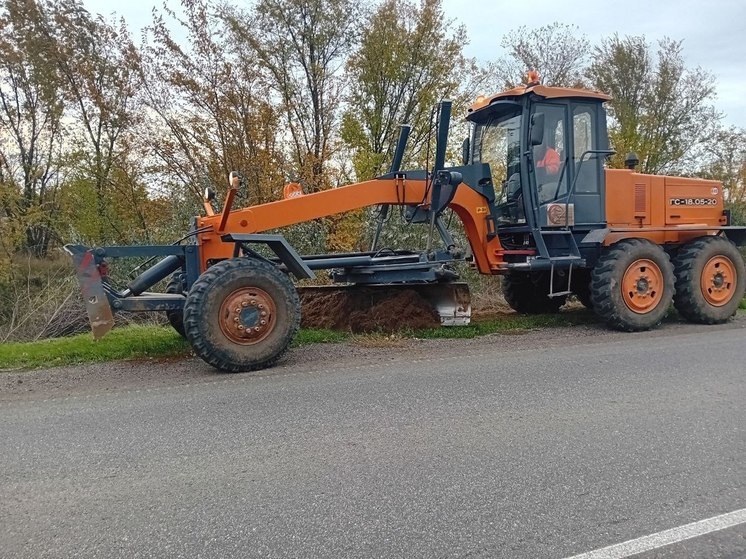 В Херсонской области приводят в порядок обочины дорог