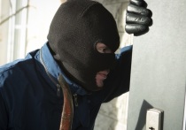 Телеграм-канал Baza сообщает, что в Екатеринбурге двое воров ограбили магазин с молочными продуктами. Отмечается, что злоумышленники целенаправленно шли красть сливочное масло.