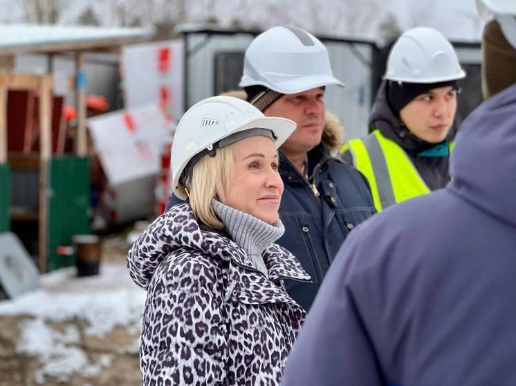 Глава Муравленко проверила ход ремонта соцобъектов