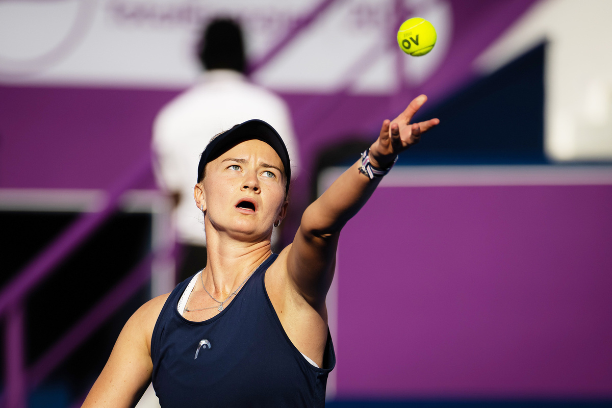 Крейчикова победила Пегулу в матче Итогового турнира WTA