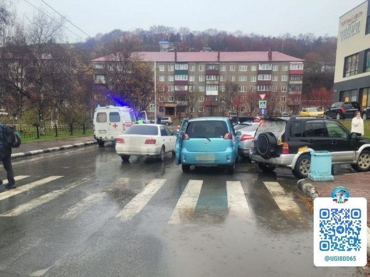 В Корсакове женщина попала под колеса автомобиля на "зебре"