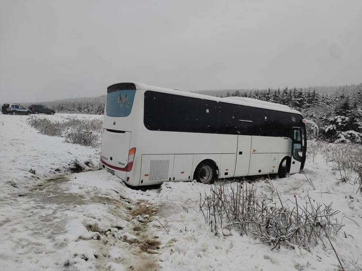 СК возбудил дело после опрокидывания автобуса с пассажирами на Сахалине