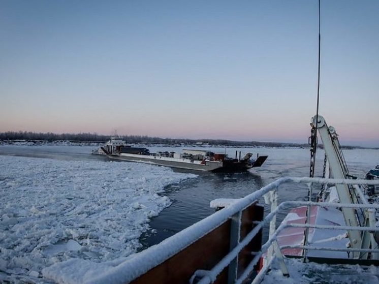 ПАО «ЛОРП» продолжает грузовые перевозки на реке Лене до открытия ледовых переправ