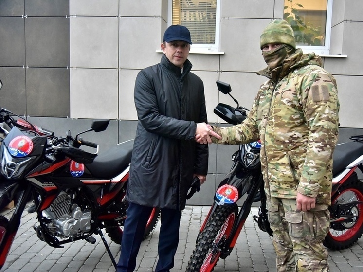 Губернатор Орловской области передал 2 мотоцикла выполняющим задачи на Курском направлении бойцам