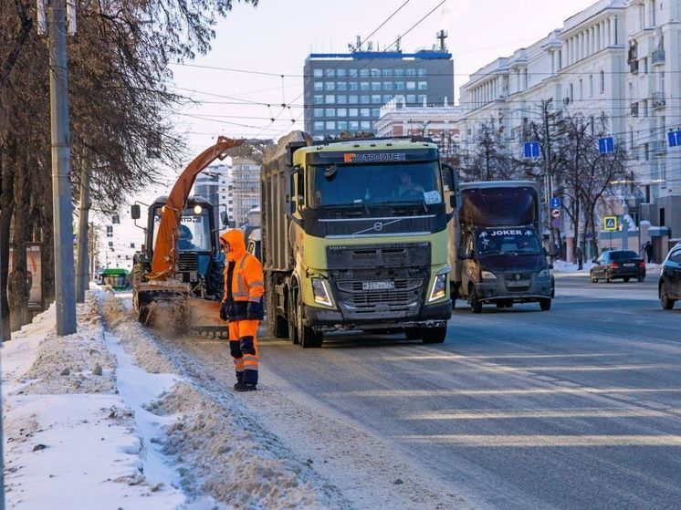 Борьба с недобросовестными подрядчиками, более точная регулировка светофоров, продолжение эко-тропы на Северо-Западе и борьба с надвигающейся стихией – в фокусе внимания мэрии Челябинска.