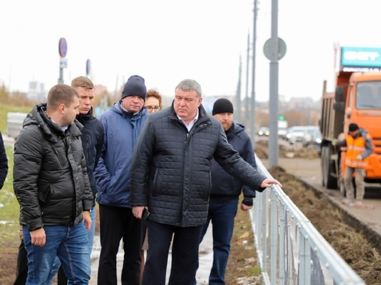 В Туле на Восточном обходе пешеходов защитили от брызг с проезжей части