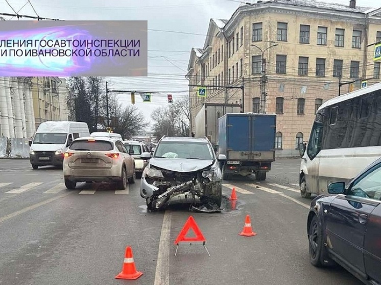 Девушка на иномарке устроила жесткое ДТП на проспекте Ленина в Иванове